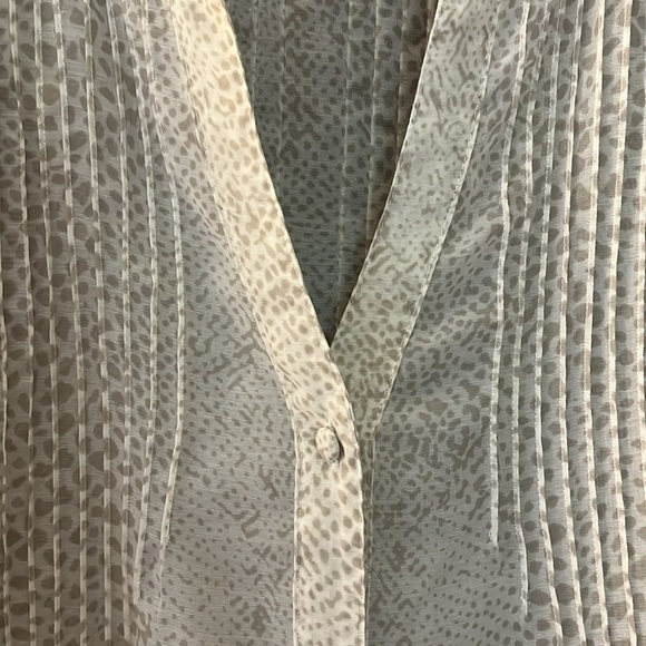 Calvin Klein Jeans cream/ gray spotted, sheer blouse. 3/4 sleeves. Size L - Picture 3 of 9